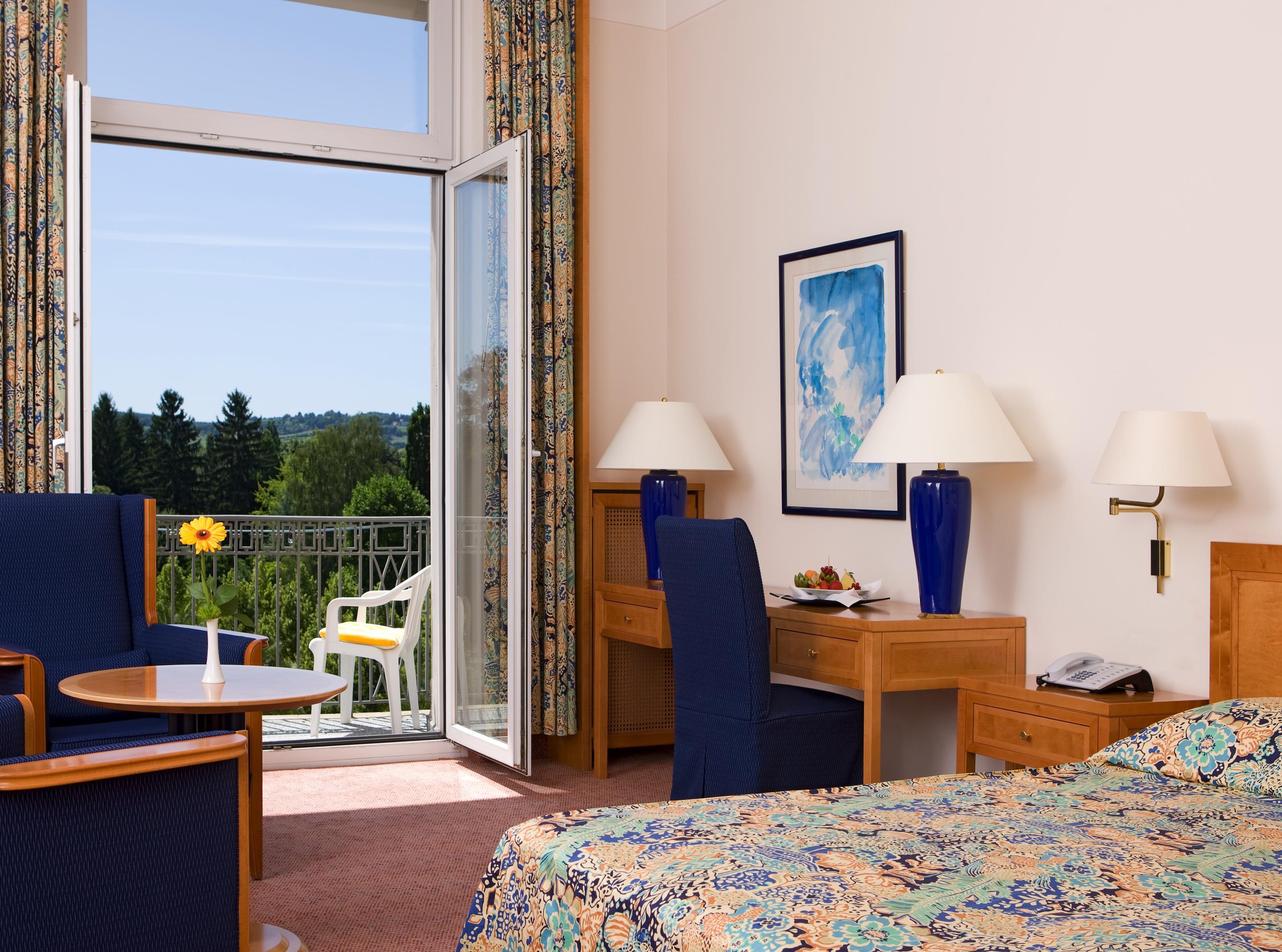 Steigenberger Hotel & Spa Bad Pyrmont Esterno foto A typical hotel room