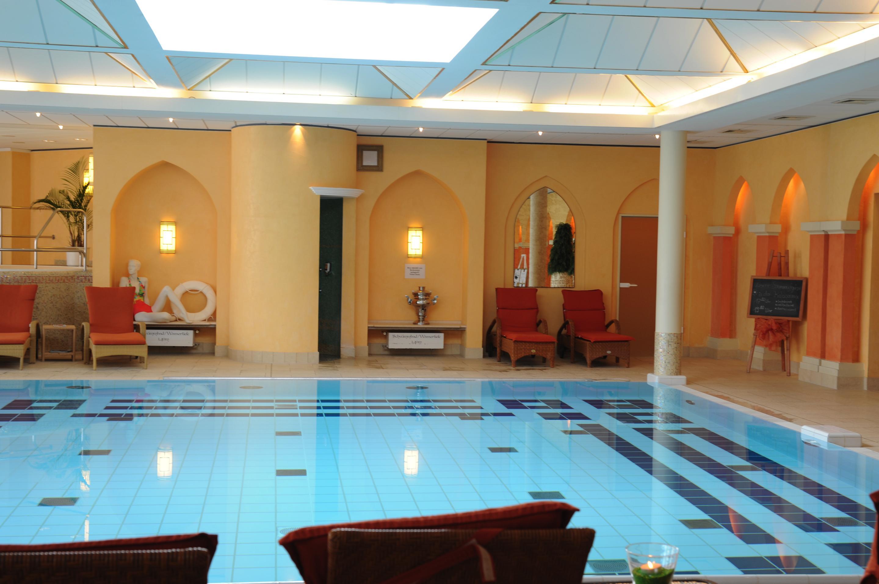 Steigenberger Hotel & Spa Bad Pyrmont Esterno foto The swimming pool