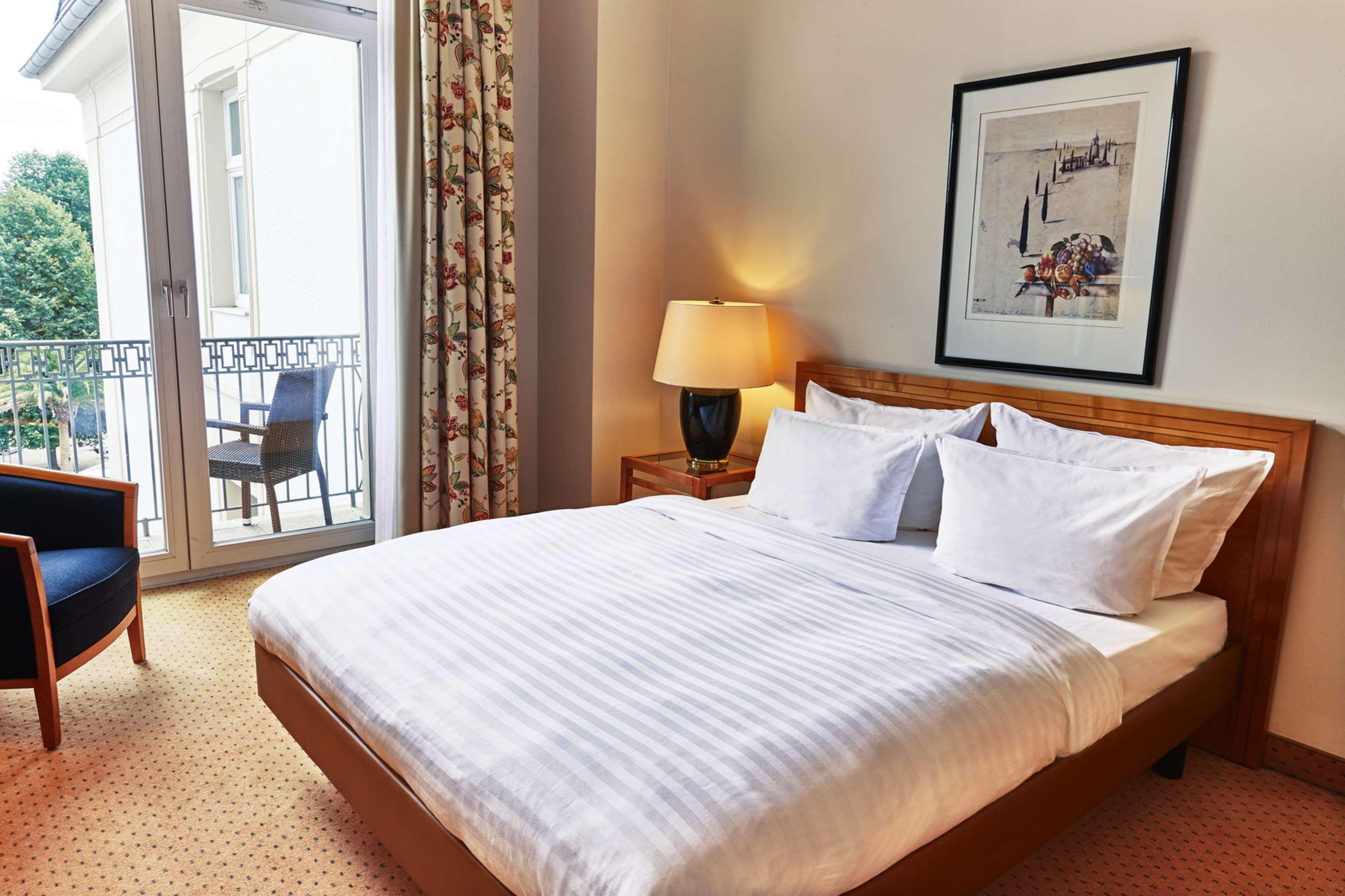 Steigenberger Hotel & Spa Bad Pyrmont Esterno foto A guest room at the hotel