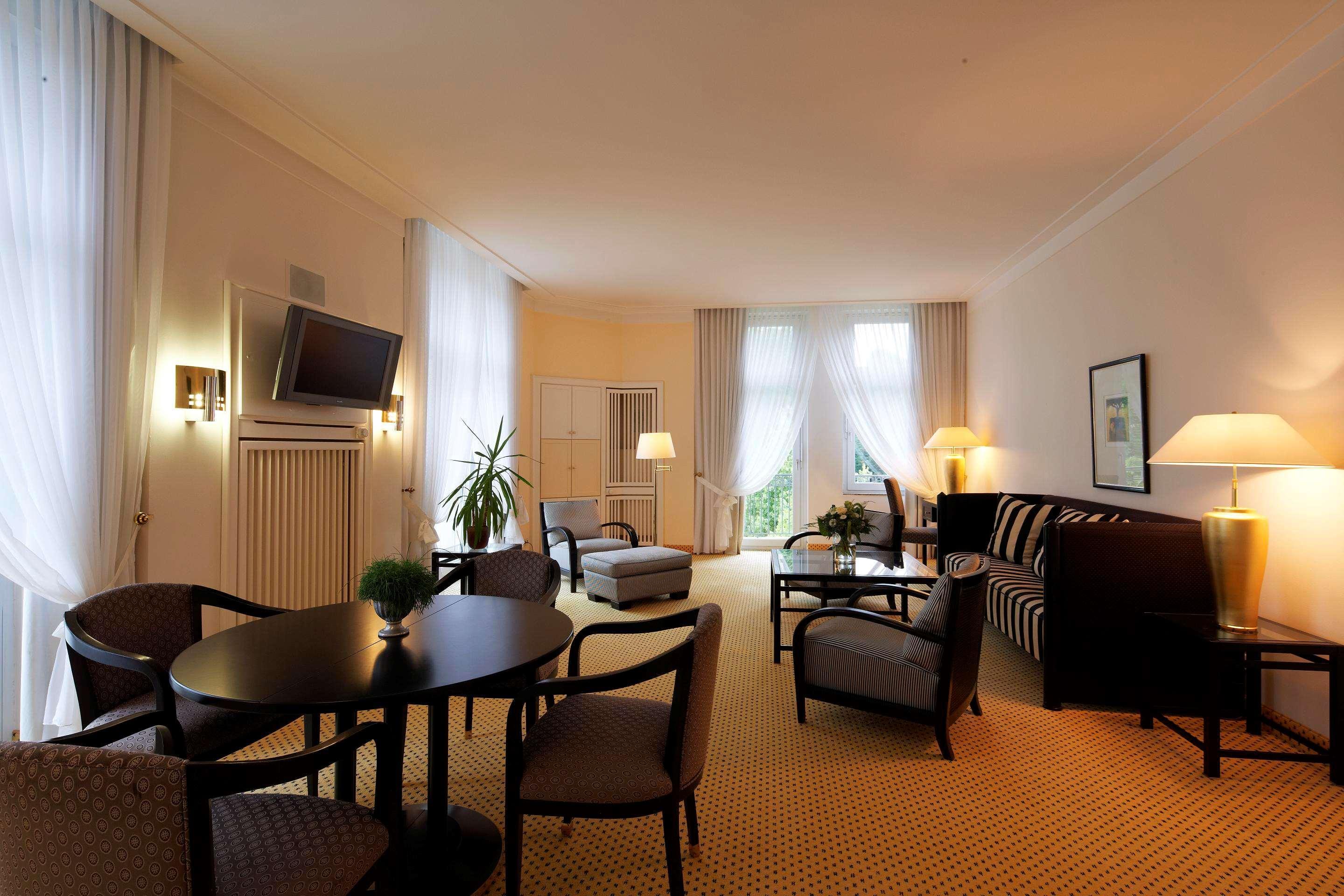Steigenberger Hotel & Spa Bad Pyrmont Esterno foto A suite at the Hotel de Saxe