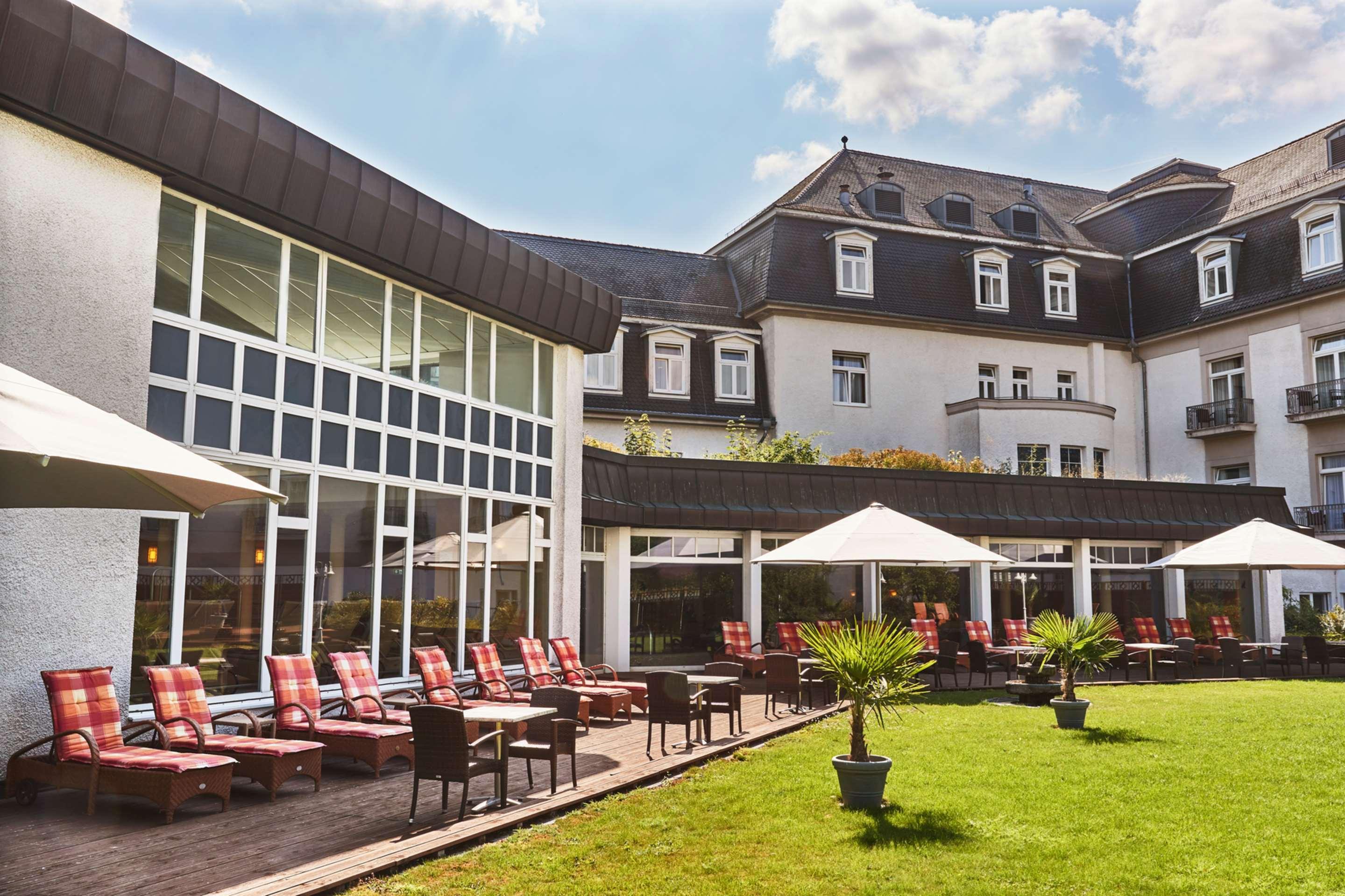 Steigenberger Hotel & Spa Bad Pyrmont Esterno foto The hotel's garden