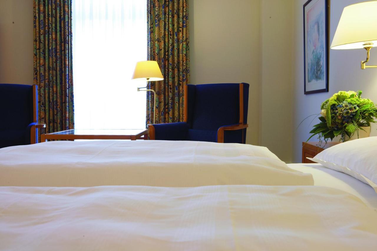 Steigenberger Hotel & Spa Bad Pyrmont Esterno foto A room at the hotel